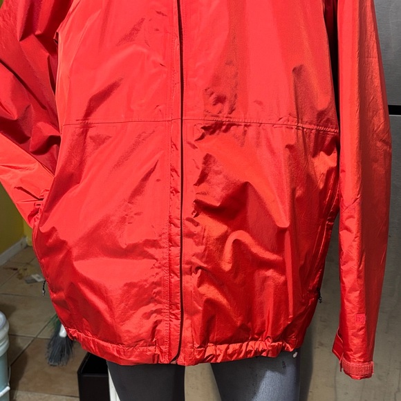 Patagonia Men's Vibrant Red Raincoat - Picture 3 of 13